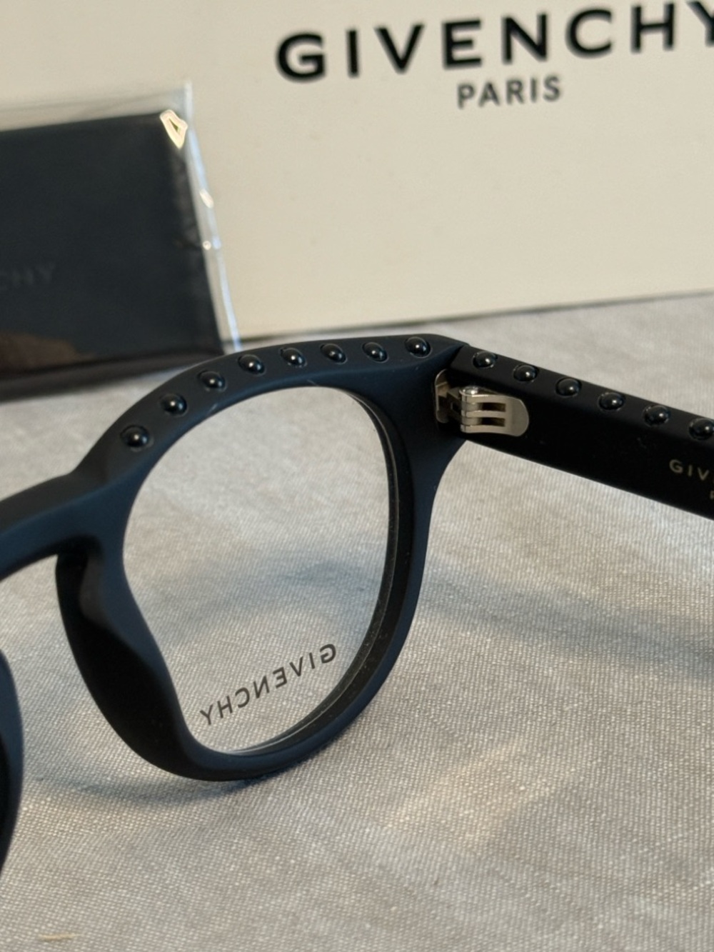 Givenchy Black Round Matte frames - Picture 5 of 7